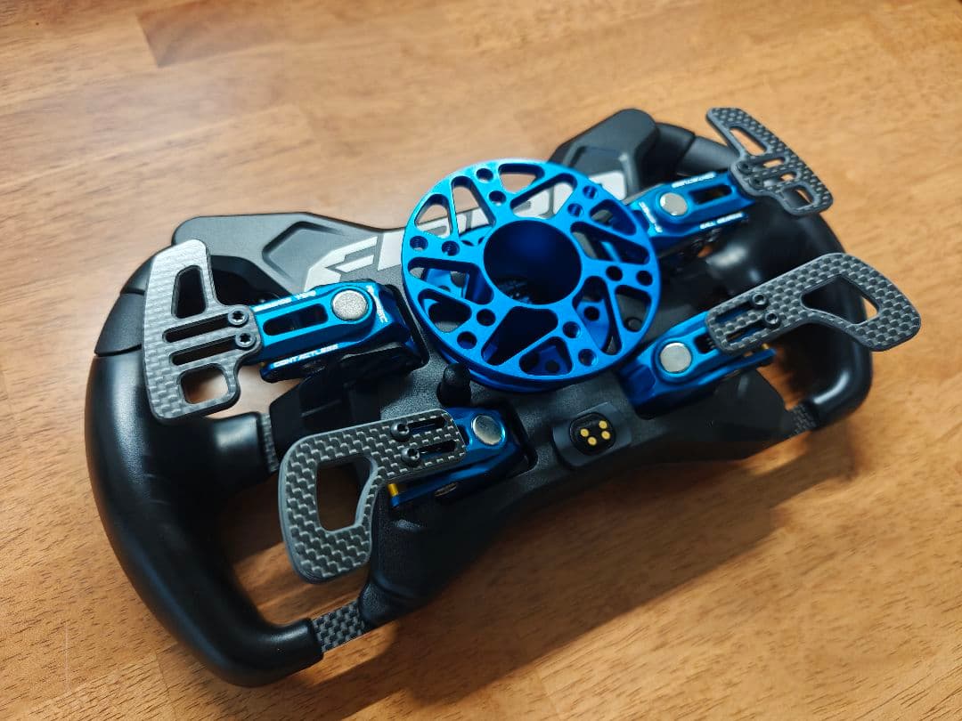 開封のみ Cube Controls F-PRO Blue フォーミュラホイール