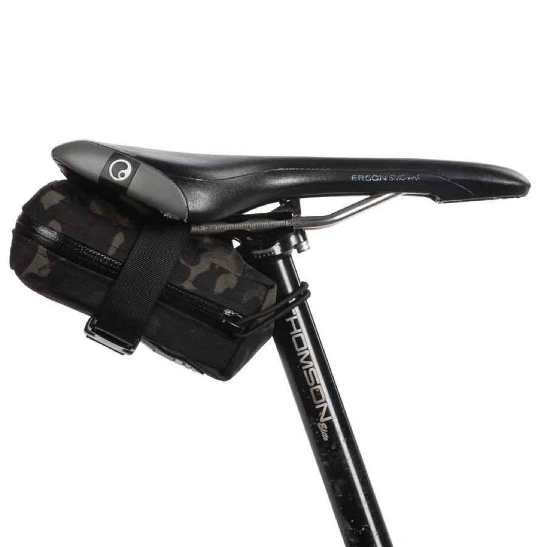 アクセサリー ILE all mountain seat bag black multicam