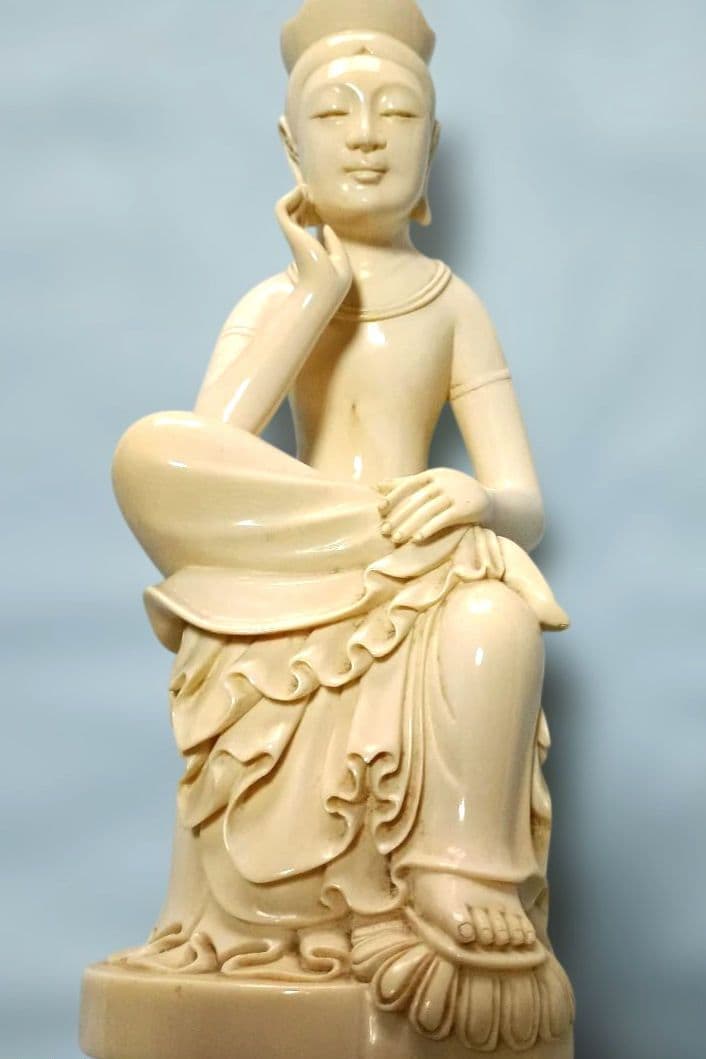 仏教美術　象牙風弥勒菩薩半跏像
