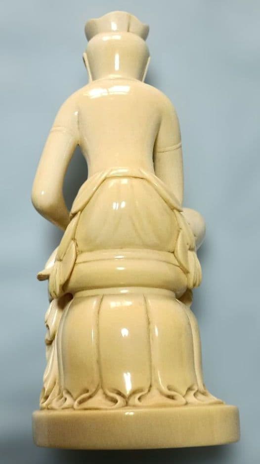 仏教美術　象牙風弥勒菩薩半跏像