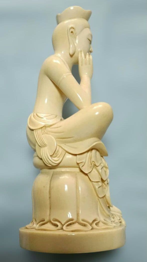 仏教美術　象牙風弥勒菩薩半跏像