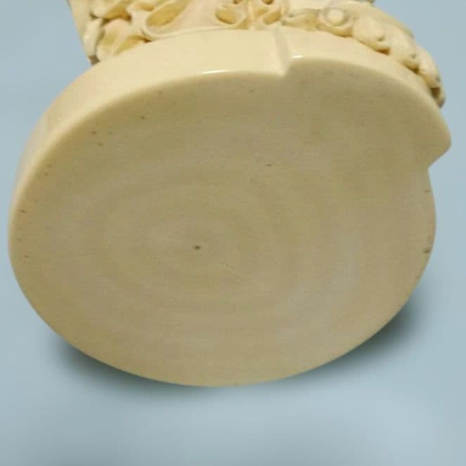 仏教美術　象牙風弥勒菩薩半跏像
