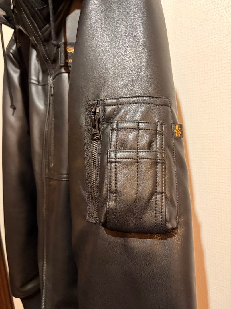 ALPHA INDUSTRIES フーデッドリブジャケット フェイクレザー