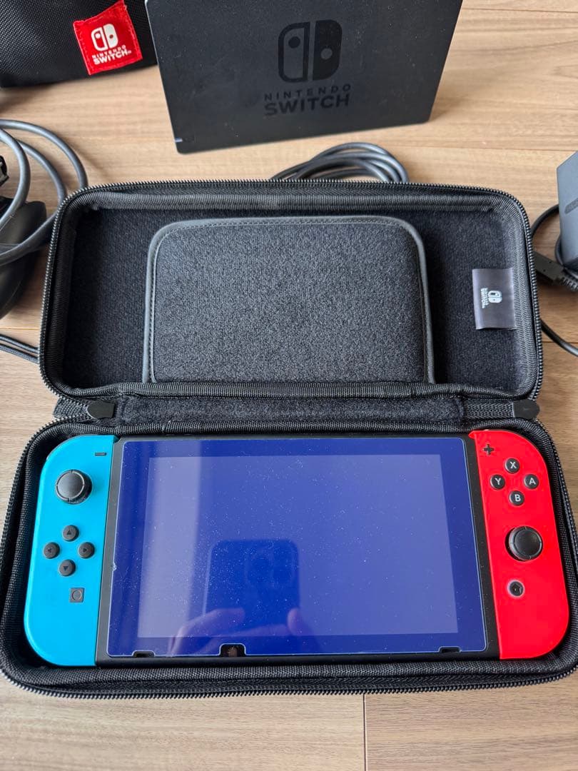 Nintendo Switch 本体 赤・青 Joy-Con 、2ケースセット