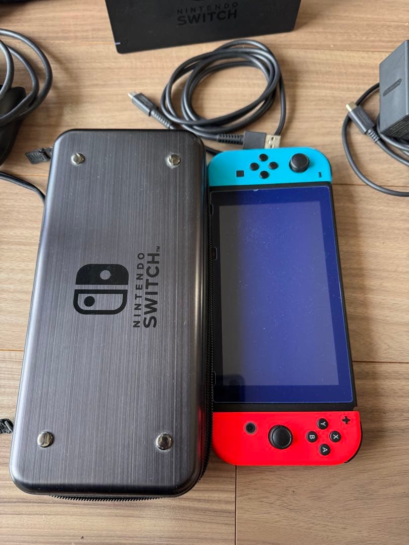 Nintendo Switch 本体 赤・青 Joy-Con 、2ケースセット