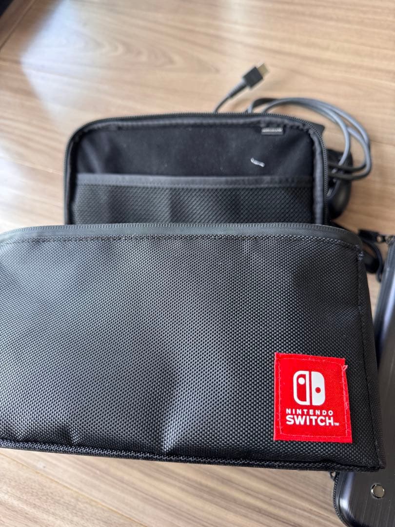 Nintendo Switch 本体 赤・青 Joy-Con 、2ケースセット