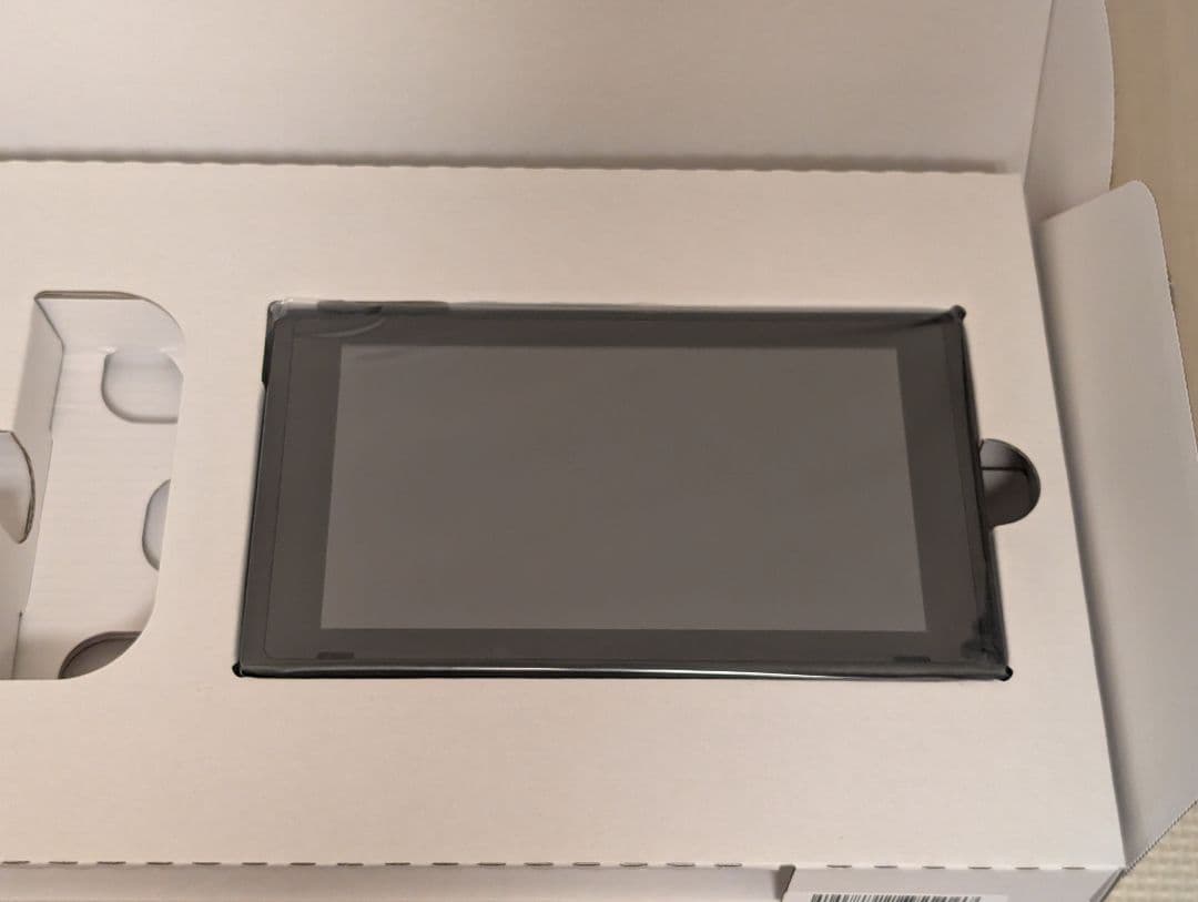 新品Nintendo Switch 本体のみ　ジョイコンなし