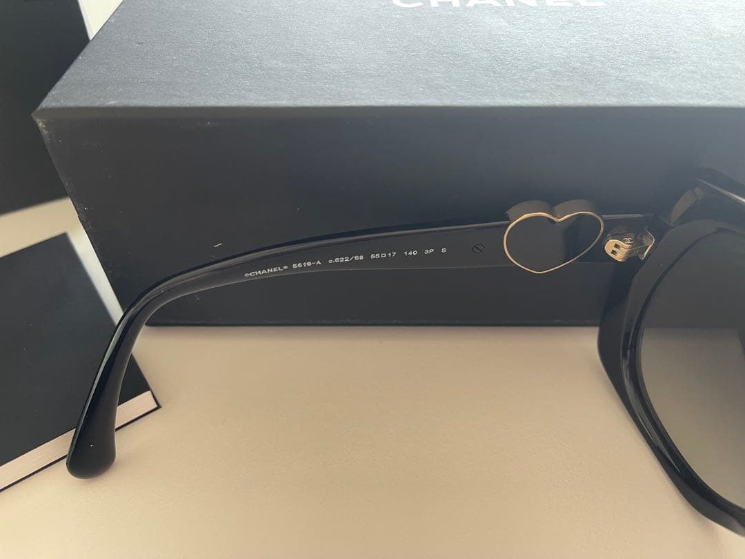 CHANEL ブラック サングラス ハートロゴ