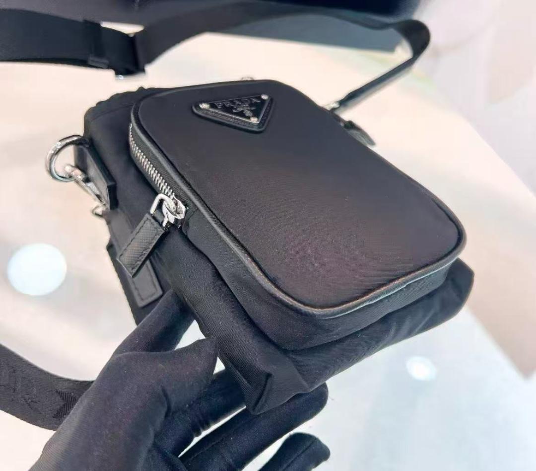 PRADA プラダ　Re-Nylon　スマホショルダーバッグ　ブラック