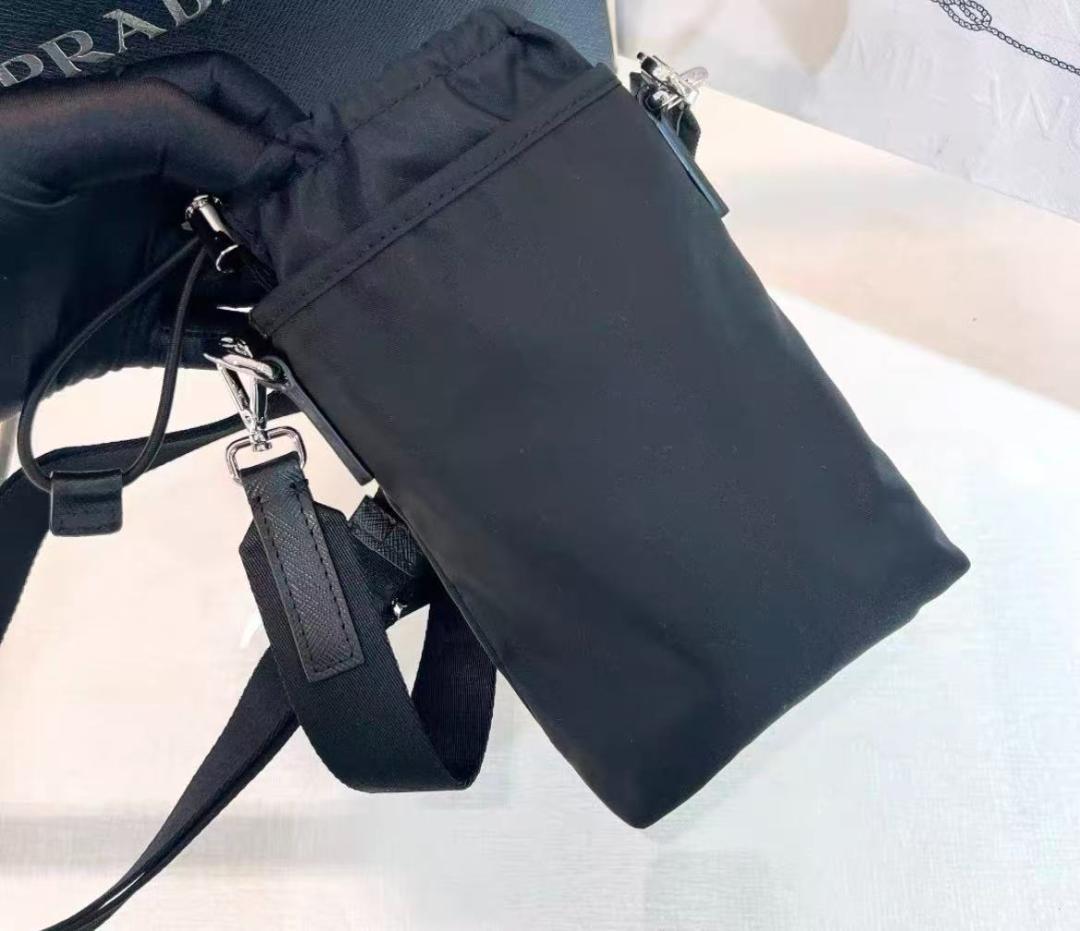 PRADA プラダ　Re-Nylon　スマホショルダーバッグ　ブラック