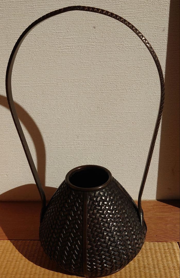 篭型花入れ