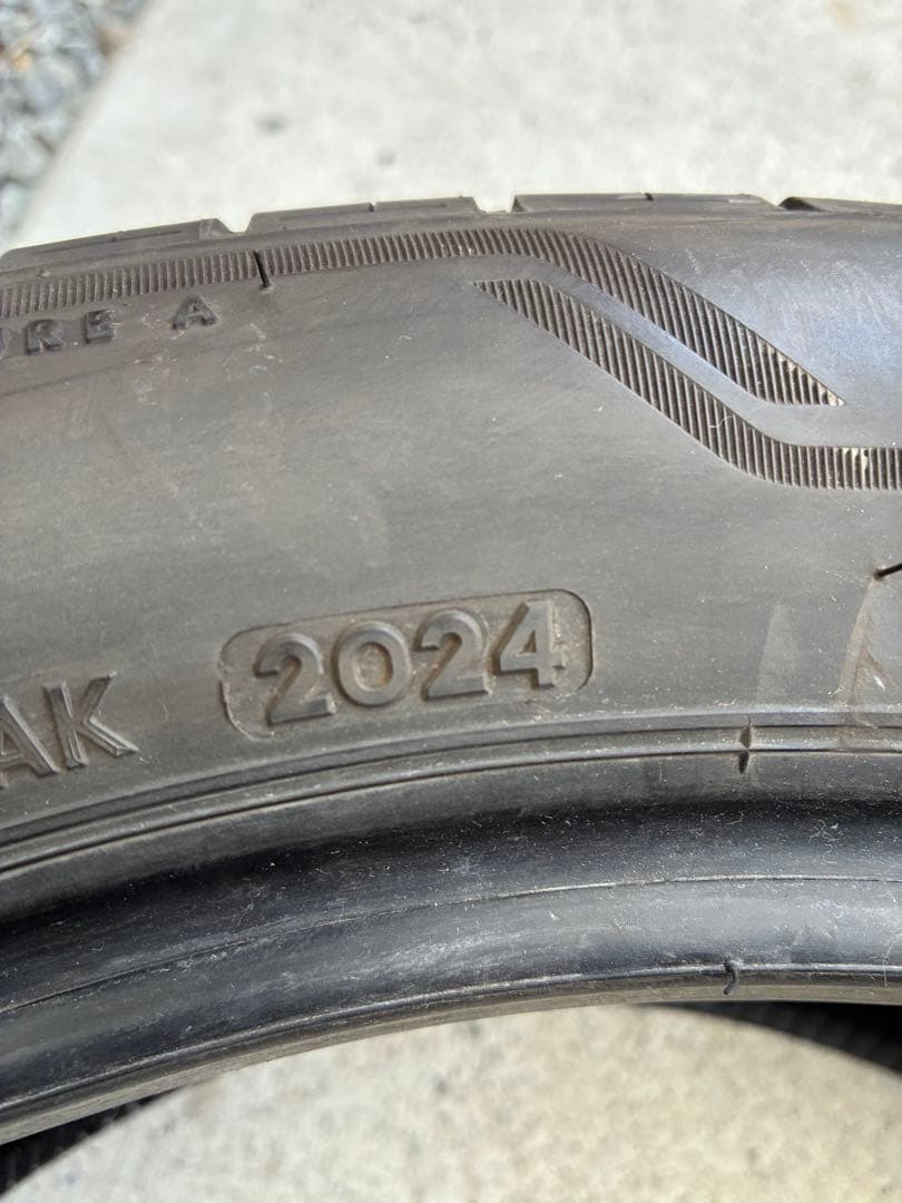 送料込み225\50r18ブリヂストン　アレンザ24年製造2本バリ山