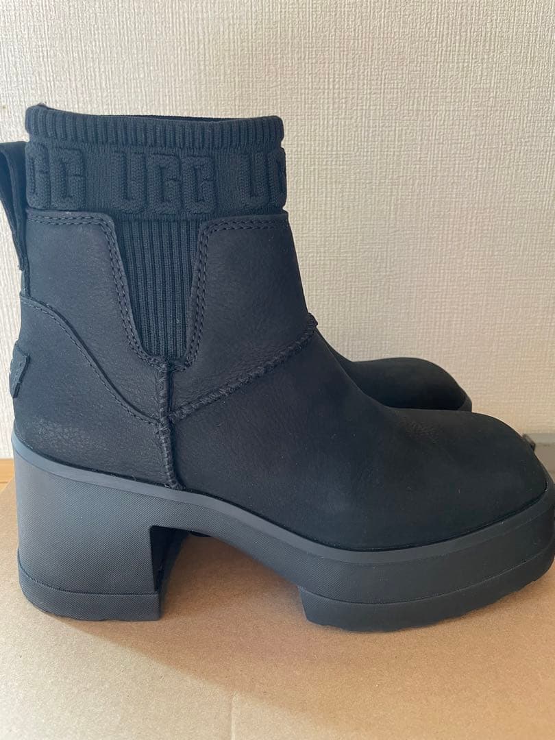 正規品UGG モクシーチェルシー　24㎝