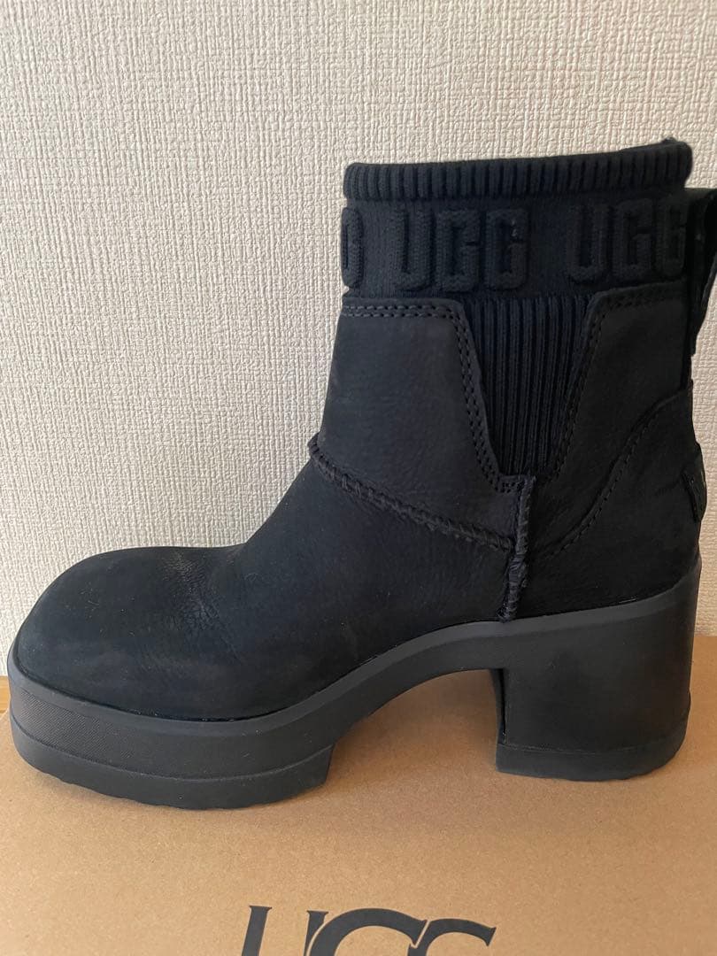 正規品UGG モクシーチェルシー　24㎝