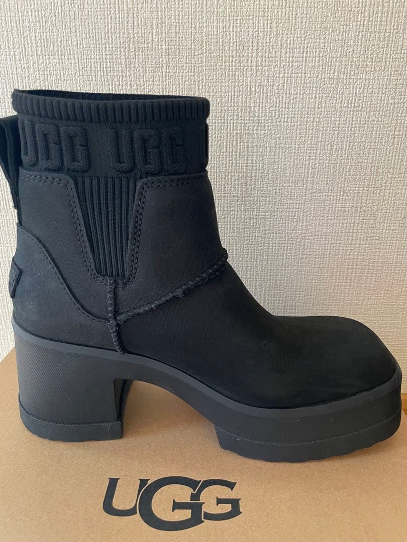 正規品UGG モクシーチェルシー　24㎝