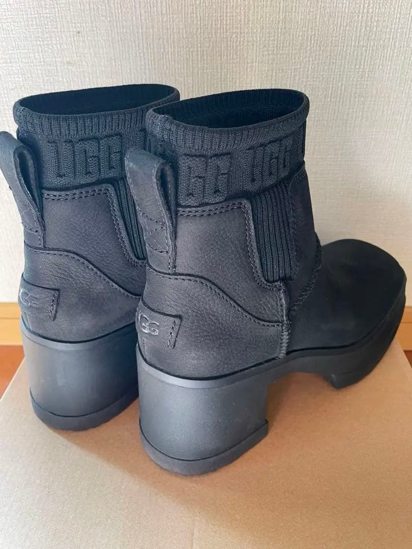 正規品UGG モクシーチェルシー　24㎝