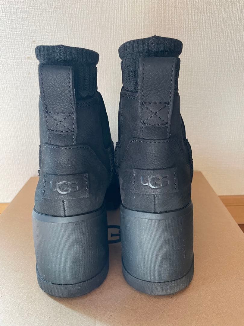 正規品UGG モクシーチェルシー　24㎝