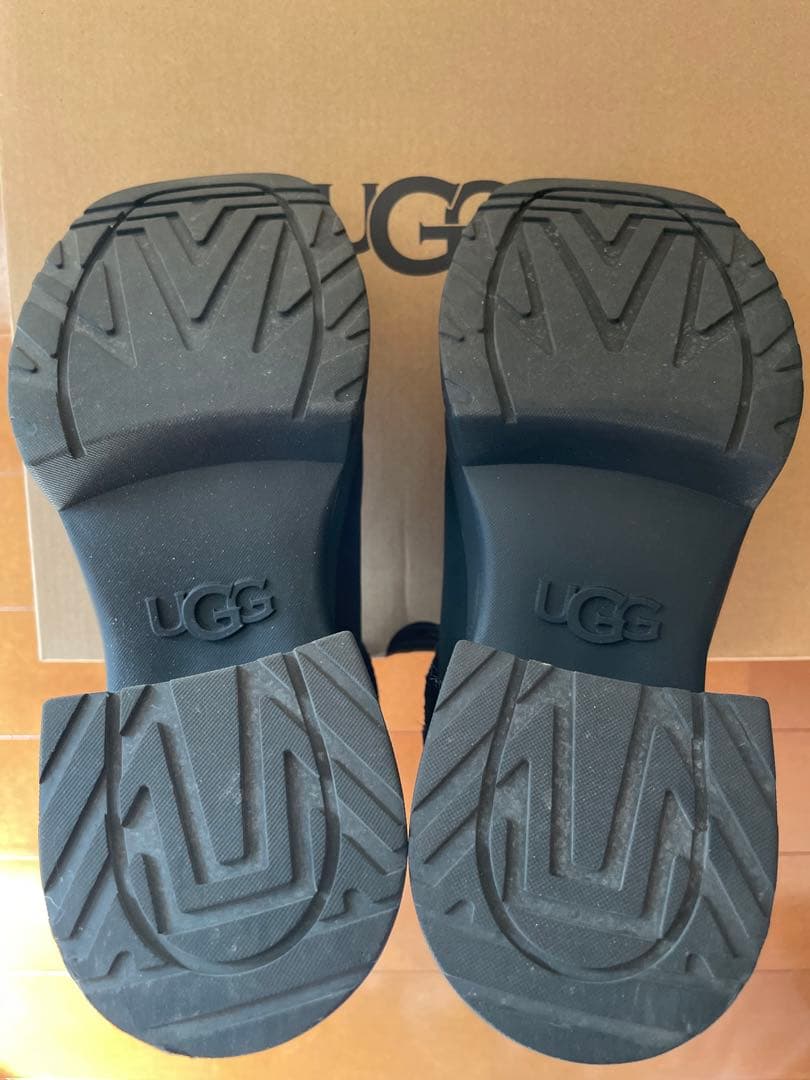 正規品UGG モクシーチェルシー　24㎝