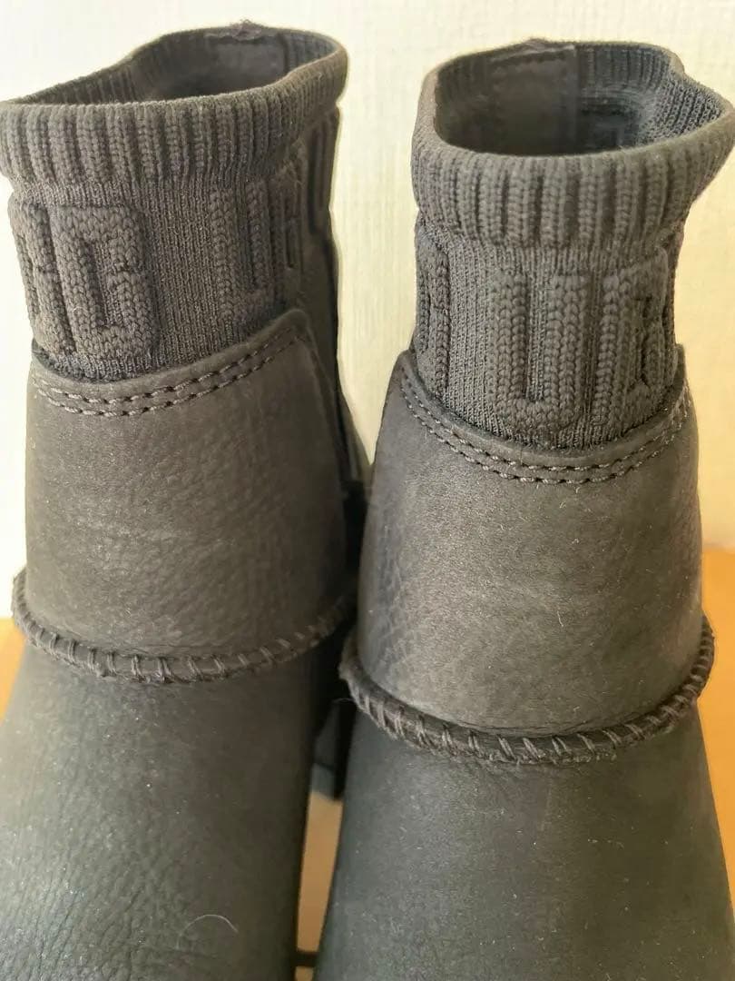 正規品UGG モクシーチェルシー　24㎝