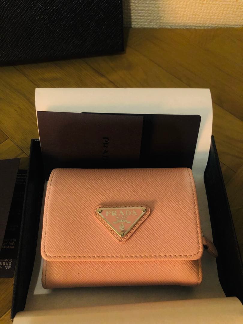 PRADA ピンク 三つ折り財布 サフィアーノレザー