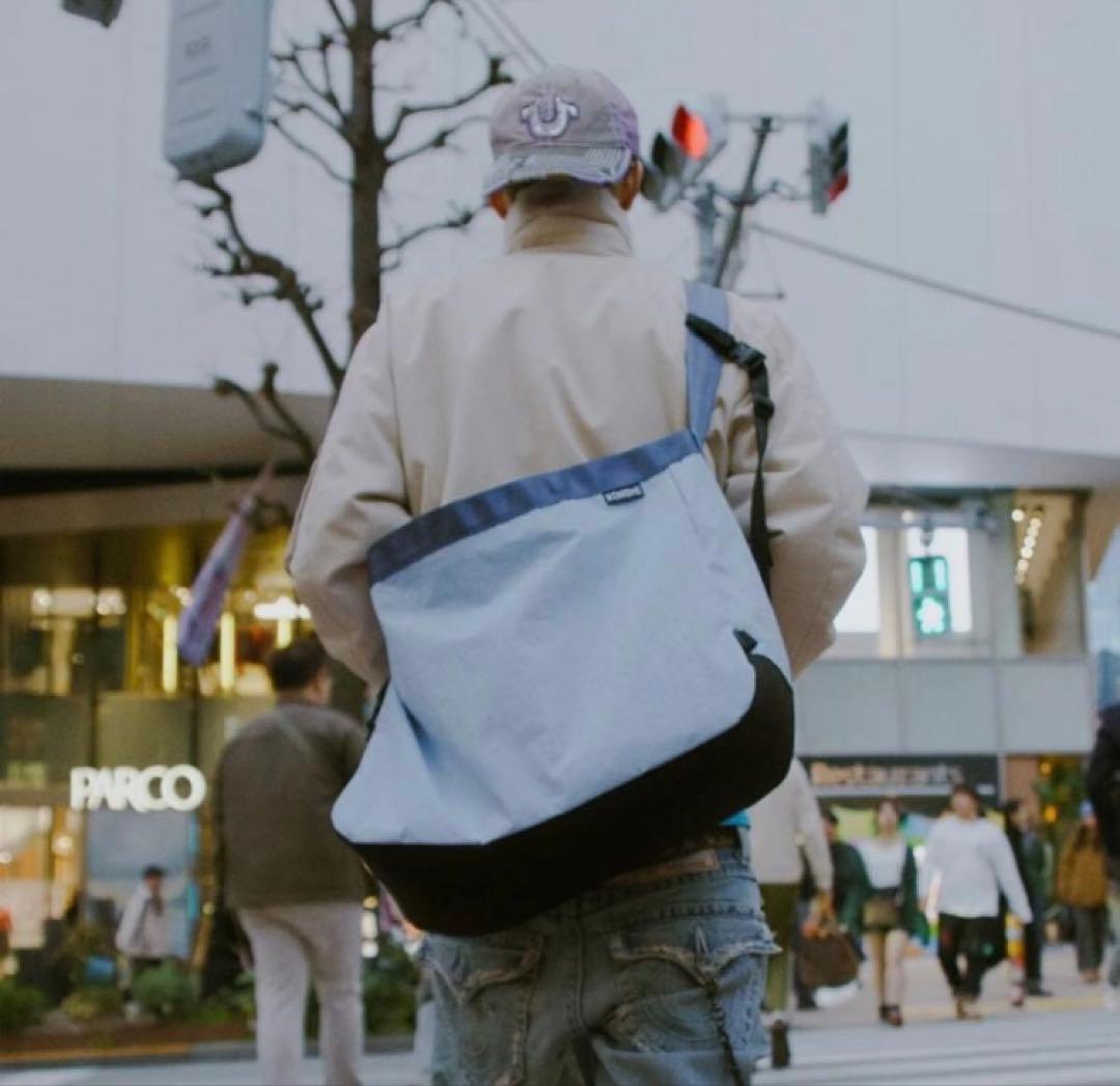 新品 CHROME NEWSPAPER MESSENGER サックスブルー26L