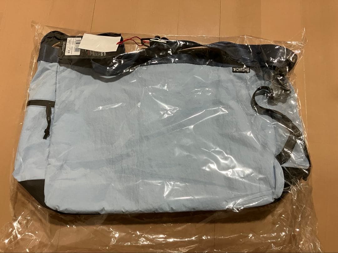 新品 CHROME NEWSPAPER MESSENGER サックスブルー26L
