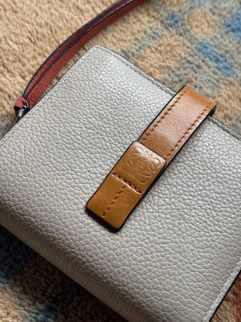 ロエベLOEWE二つ折り財布