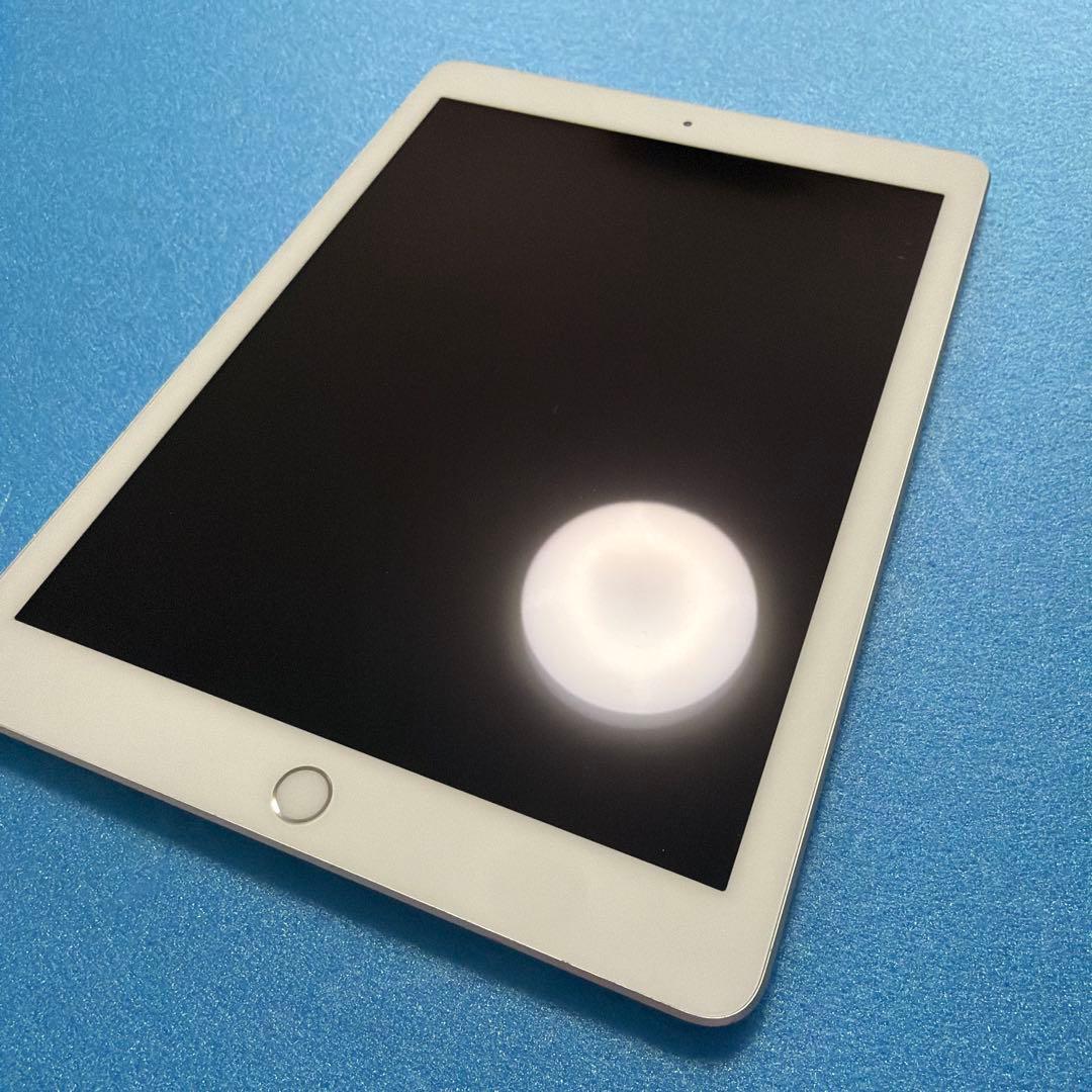 Apple iPad シルバー 第6世代