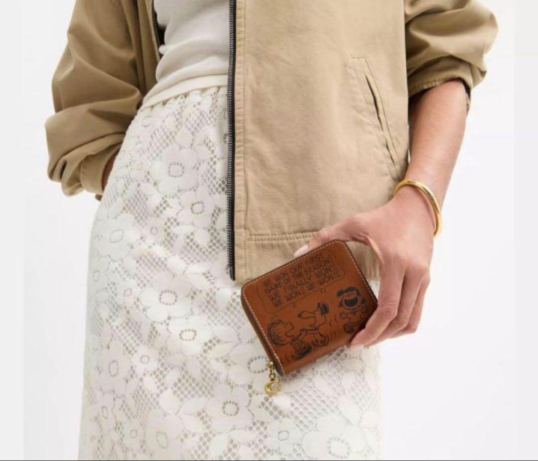 ポポロ❣️Coachコーチ スヌーピー ピーナッツ二つ折り財布 ブラウン新品