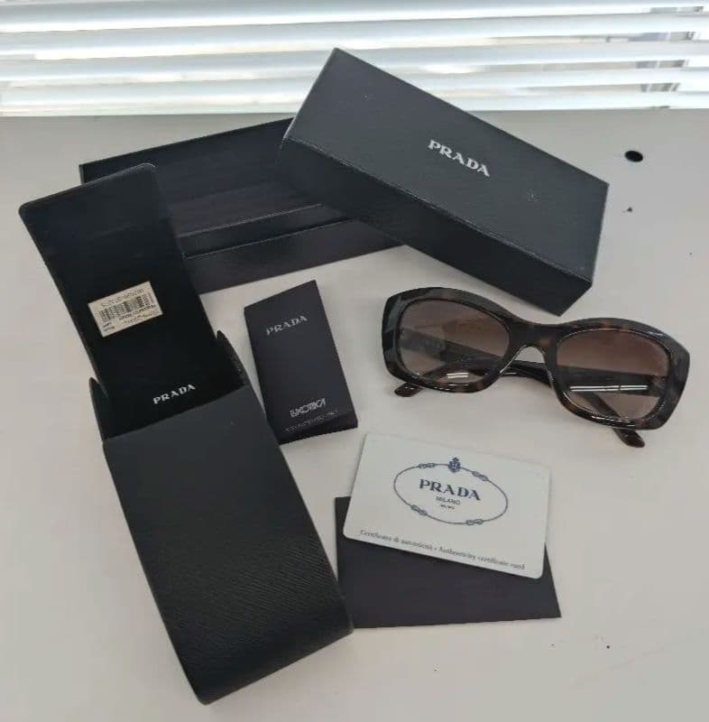 PRADA ブラウン キャットアイ サングラス 新品同様