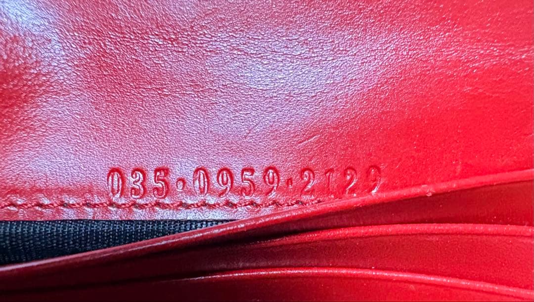 GUCCI 2つ折り財布　GG柄 赤　箱付き