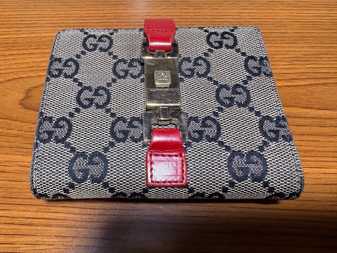 GUCCI 2つ折り財布　GG柄 赤　箱付き