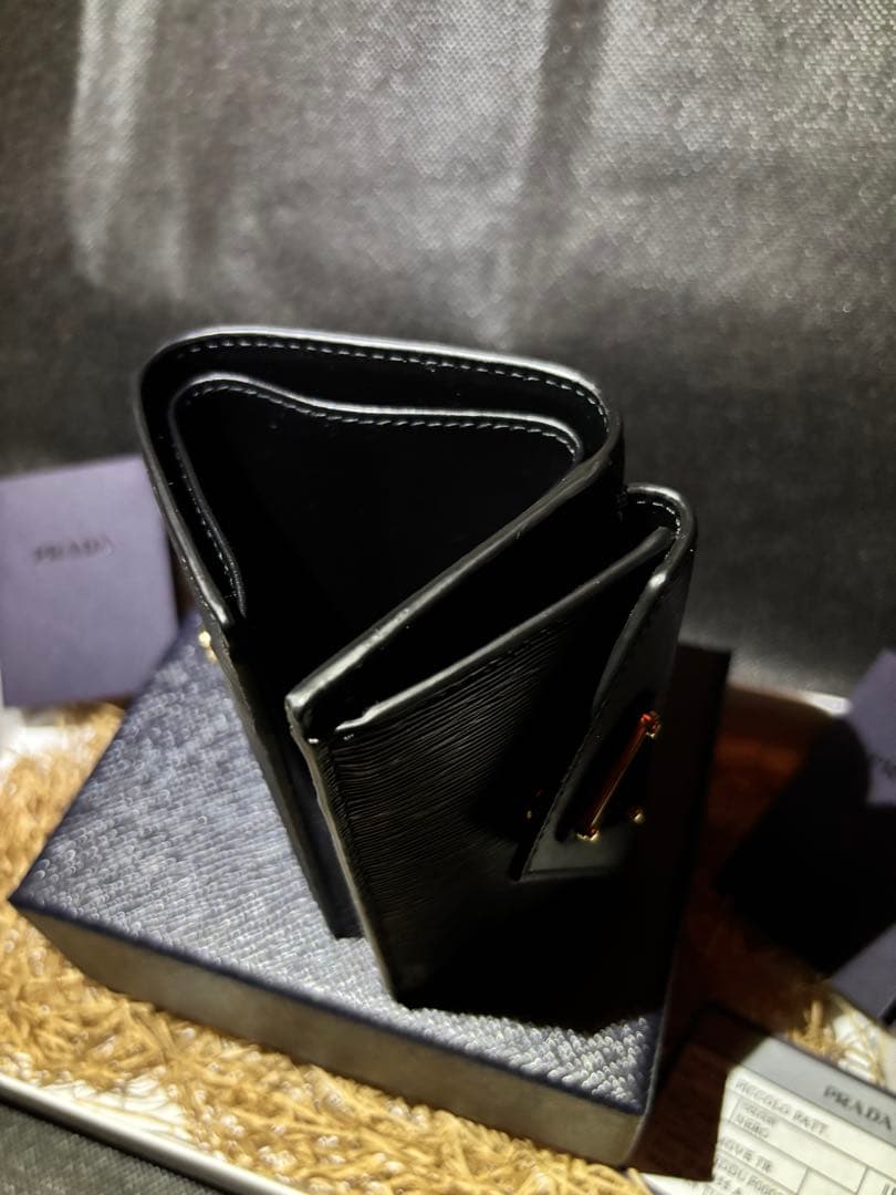 新品未使用　PRADA 三つ折り財布 1MH021