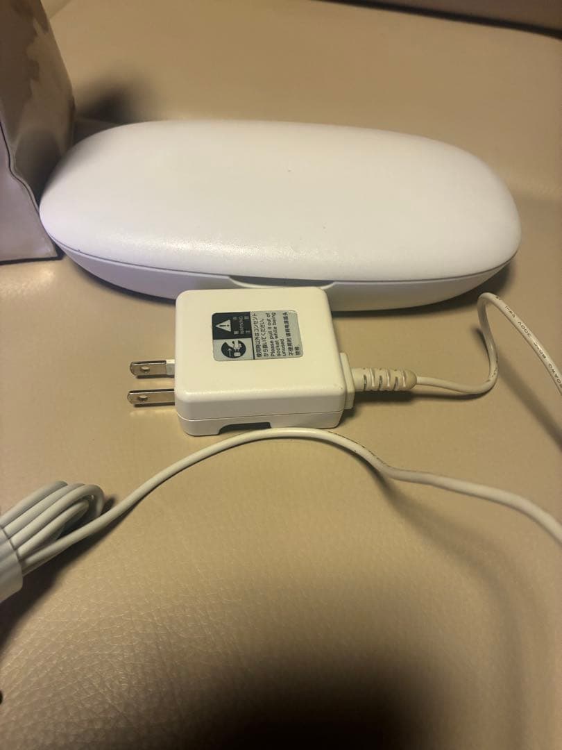 モイスティーヌ美顔器 ホワイト 充電器付き