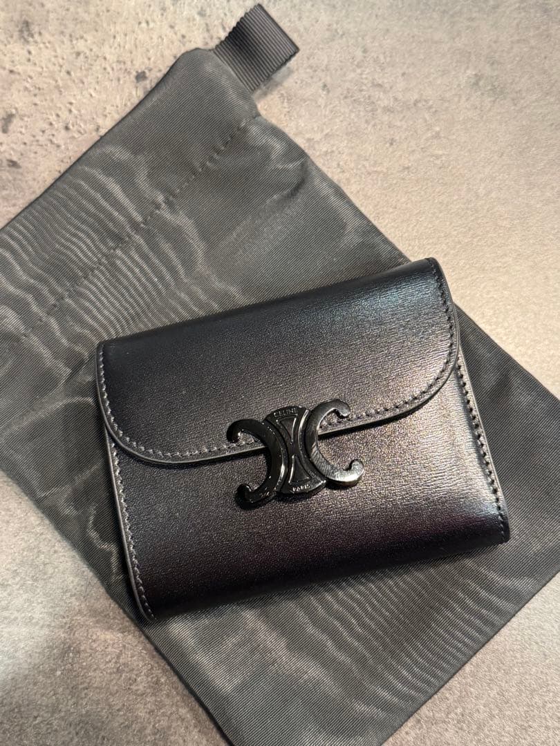 CELINE ブラック 三つ折り財布(黒)スモールフラップウォレットトリオンフ