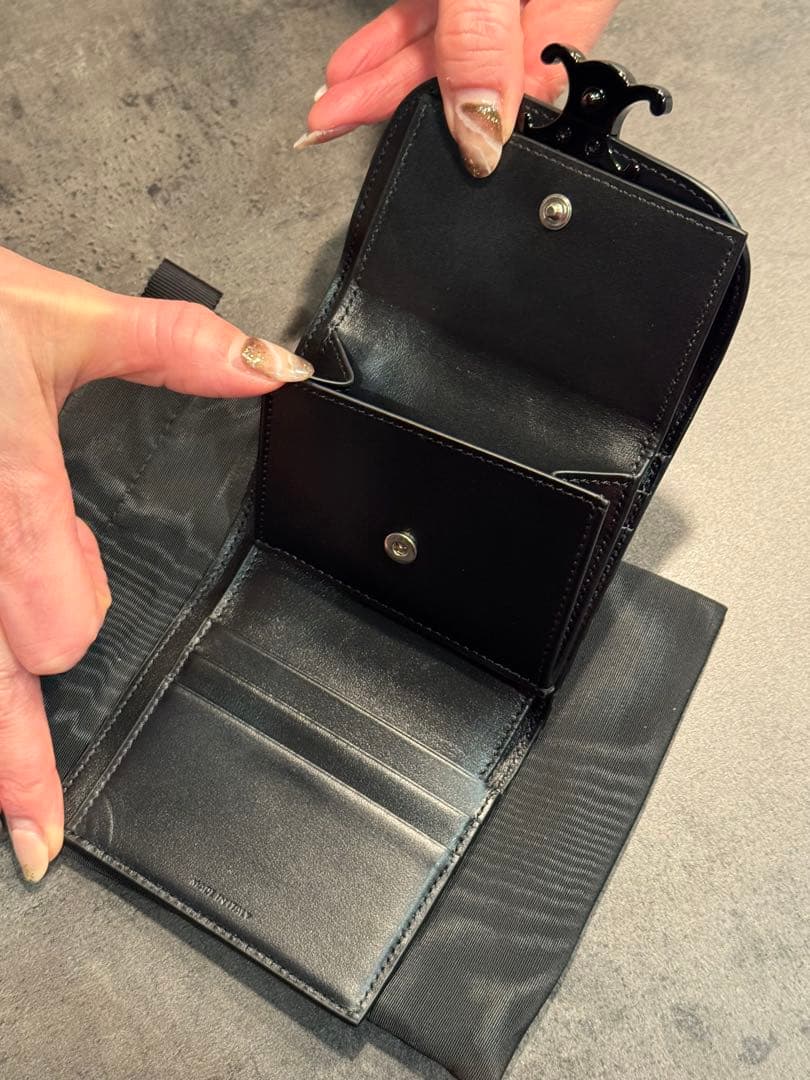 CELINE ブラック 三つ折り財布(黒)スモールフラップウォレットトリオンフ