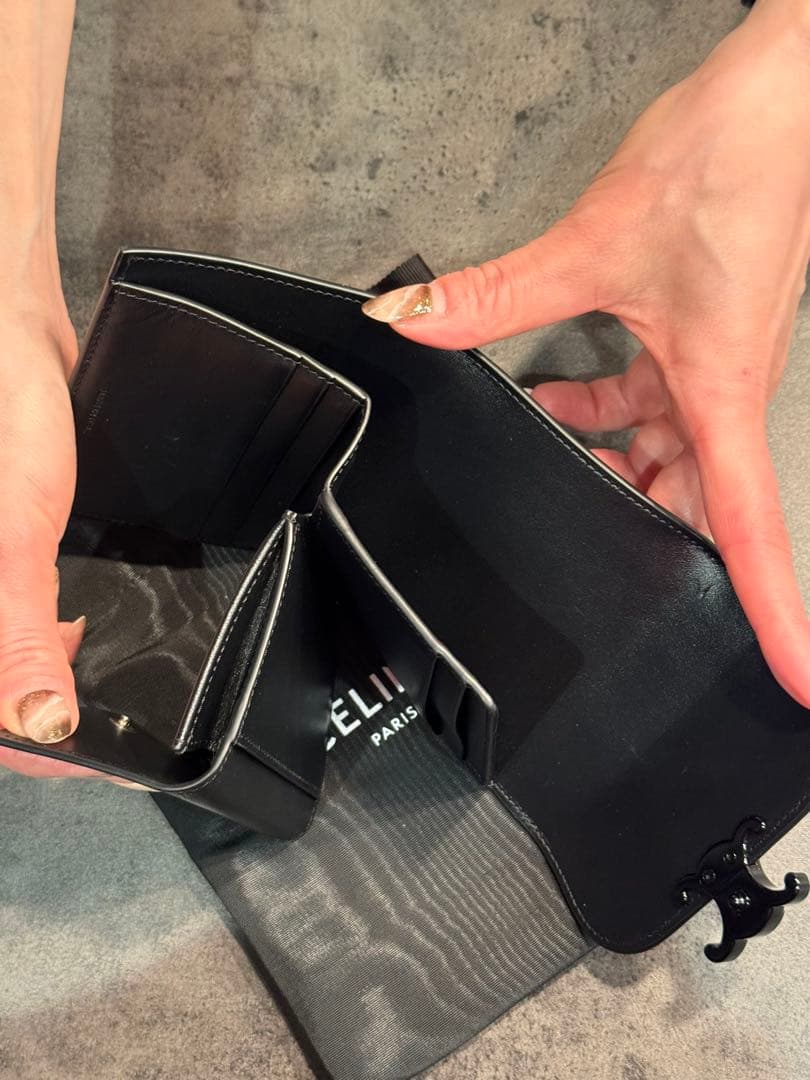 CELINE ブラック 三つ折り財布(黒)スモールフラップウォレットトリオンフ