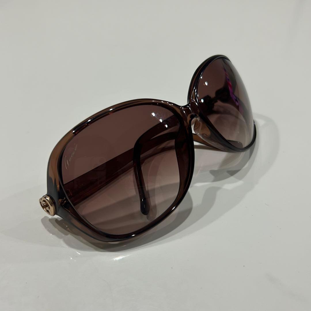 Gucci ブラウン ハート型ラウンドサングラス