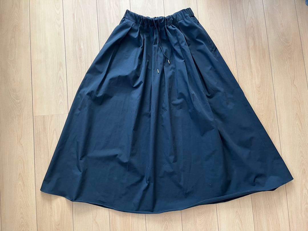 OUR シワになりにくいロングスカート ブラック