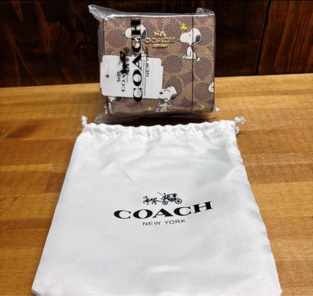 ★COACH スヌーピー柄 二つ折り財布新品未使用品★