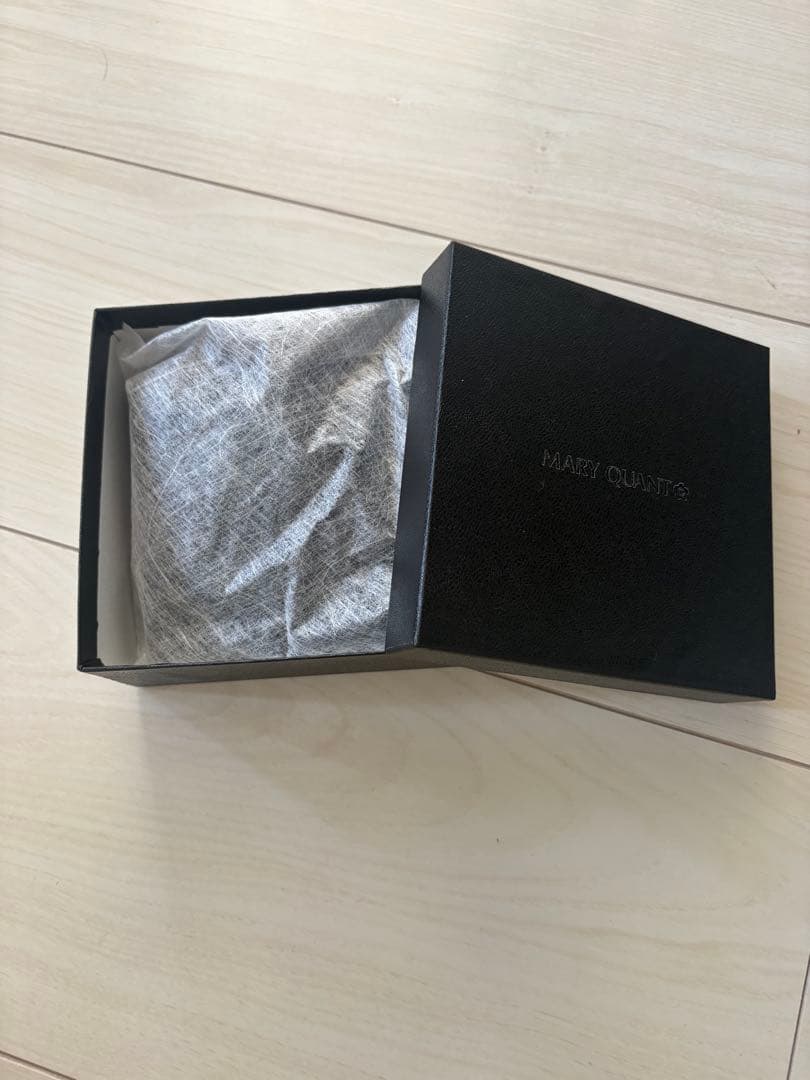 MARY QUANT 花モチーフ 二つ折り財布 黒