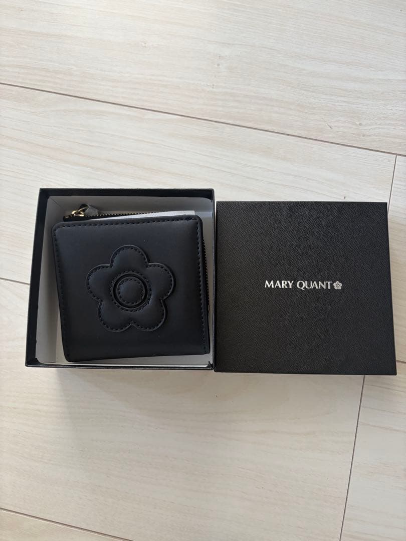 MARY QUANT 花モチーフ 二つ折り財布 黒