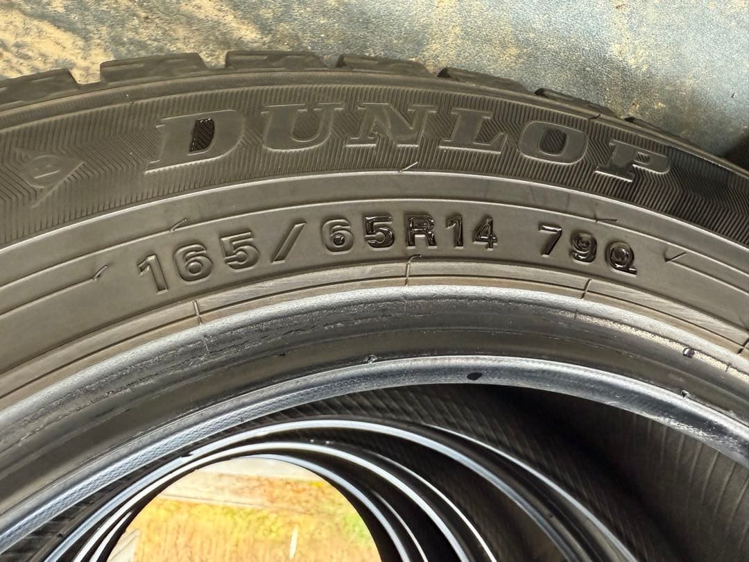 ダンロップスタッドレス165／65R14 79Q深溝
