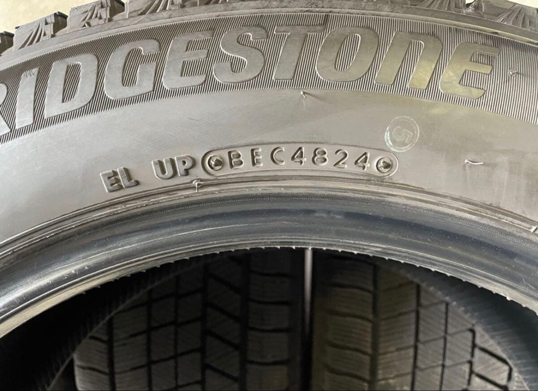 売切225/55R17 ブリジストン　BLIZZAKVRX3 4本　スタッドレス