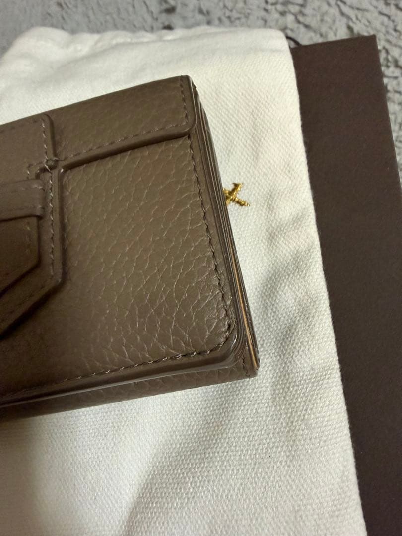 ⭐︎デルヴォー　三つ折り　財布　コンパクト⭐︎