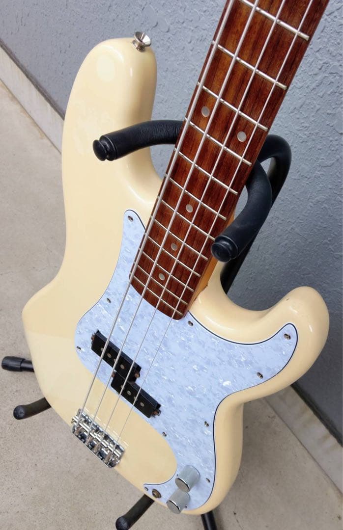 ベース Squier by Fender Precision BASS