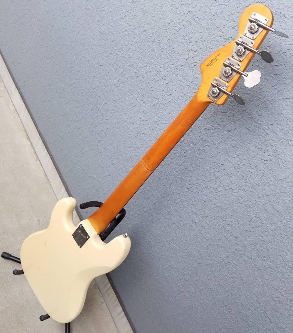 ベース Squier by Fender Precision BASS