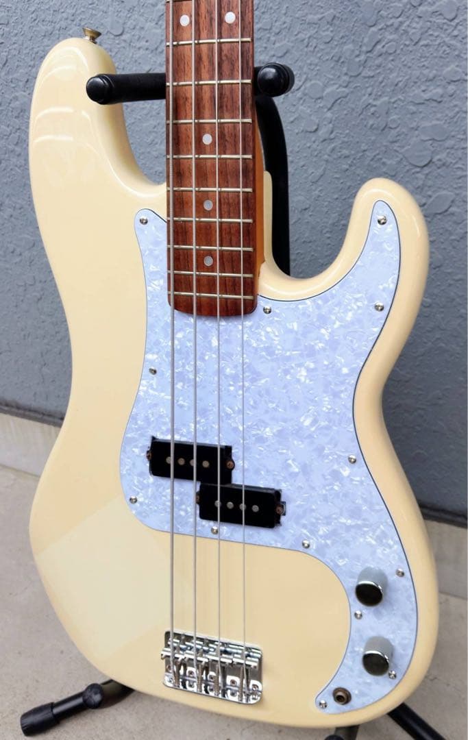 ベース Squier by Fender Precision BASS