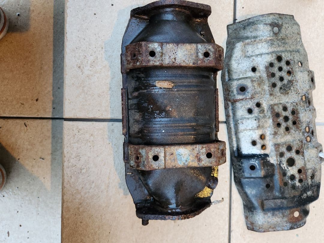 GAN　日産　純正触媒　RB20 ローレル