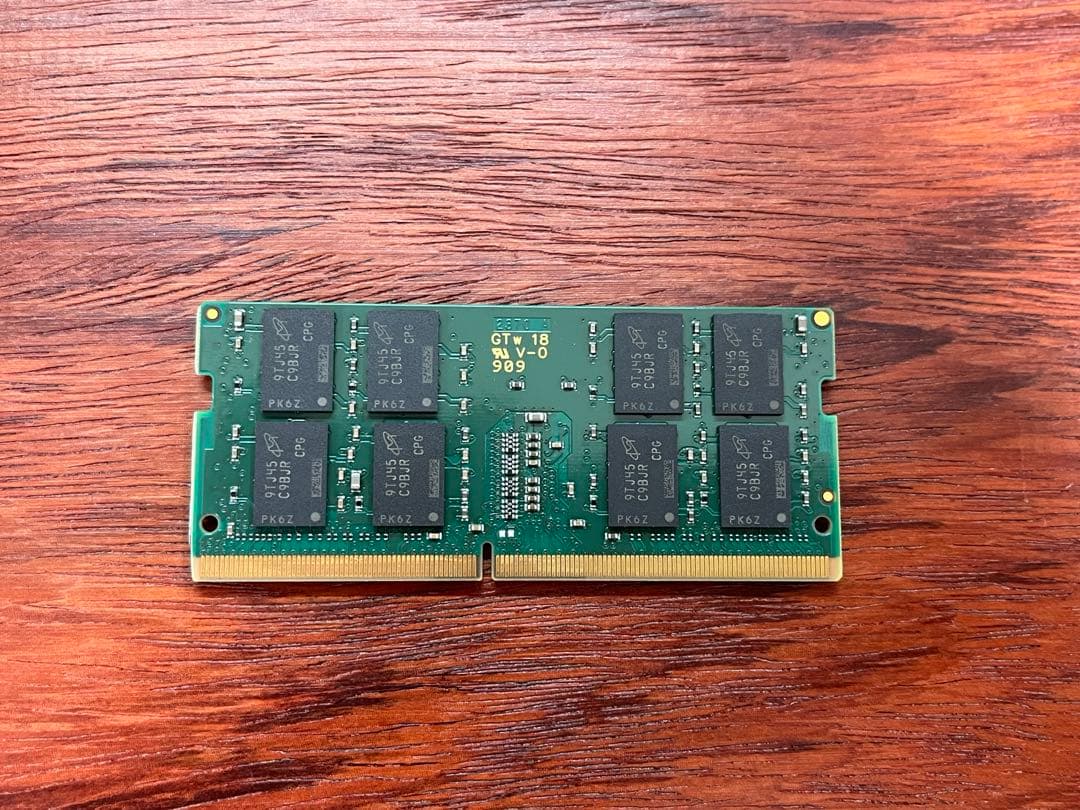 Crucial 16GB DDR4 SO-DIMM メモリー
